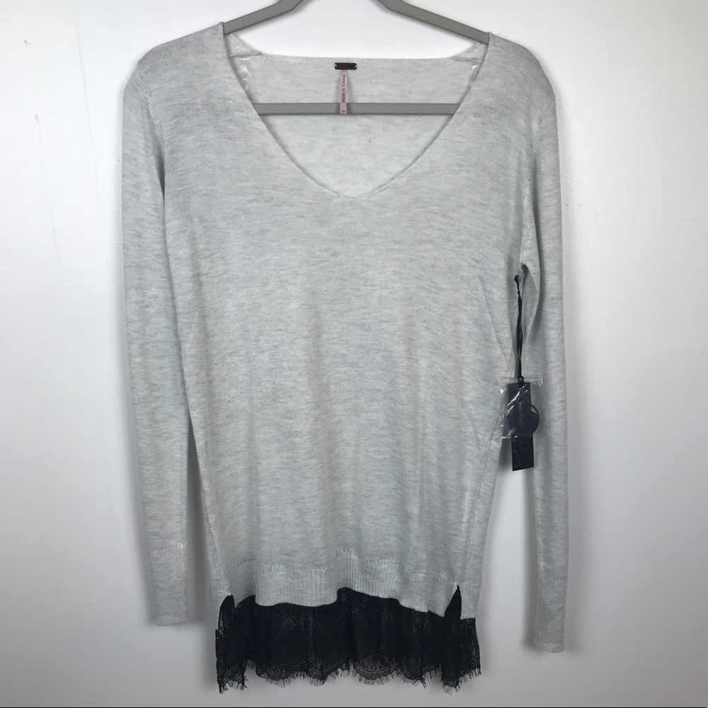 NWT Poof‎ Women Size Medium Gray Long Sleeve Lightweight Sweater Black Lace Hem
